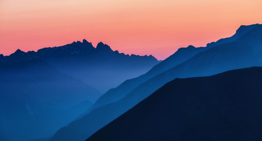 Francja, Alpy Delfinackie, widok z le Gargas w kierunku wschodnim. Zdjęcie Mikołaj Gospodarek