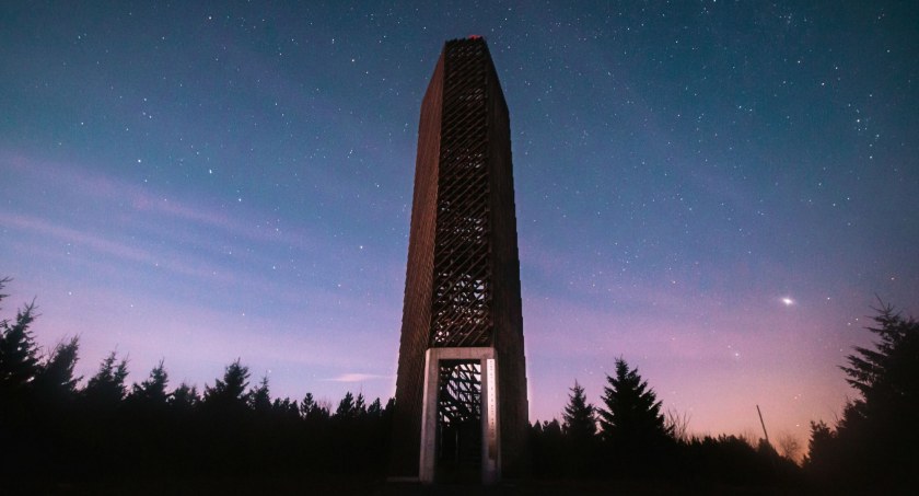 Góry Orlickie, kosmiczna wieża na Wielkiej Desztnej. Zdjęcie Adobe Stock