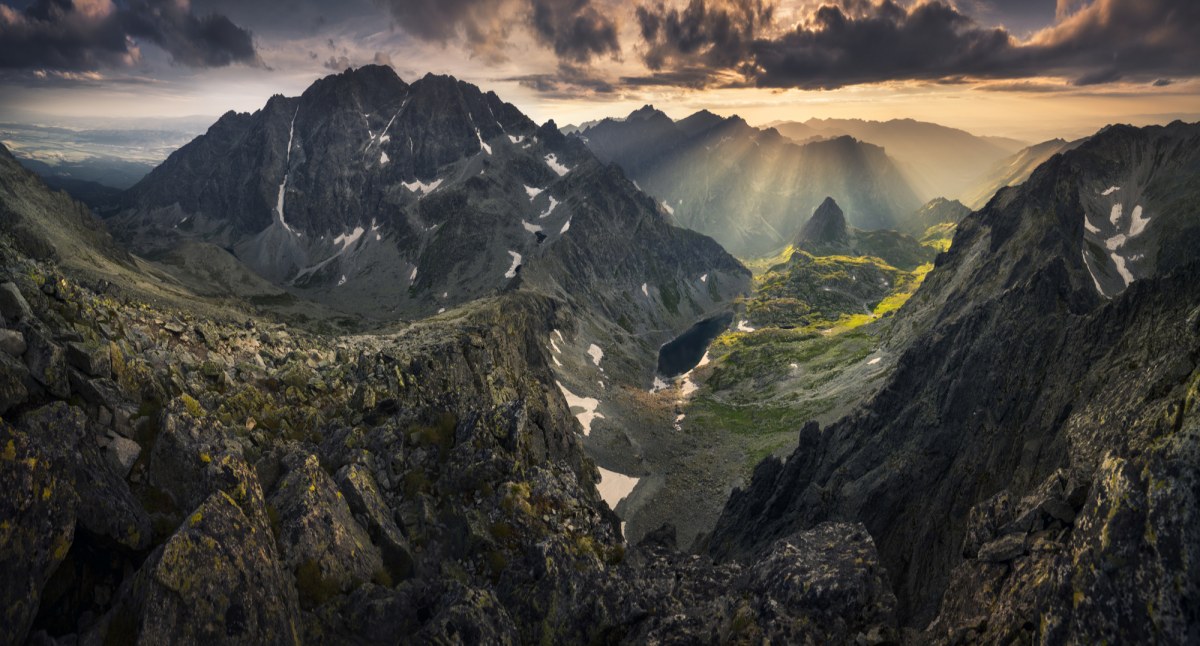 Widok z Małej Wysokiej na Gerlach (2655 m n.p.m.) – najwyższy szczyt Tatr. Zdjęcie Karol Nienartowicz