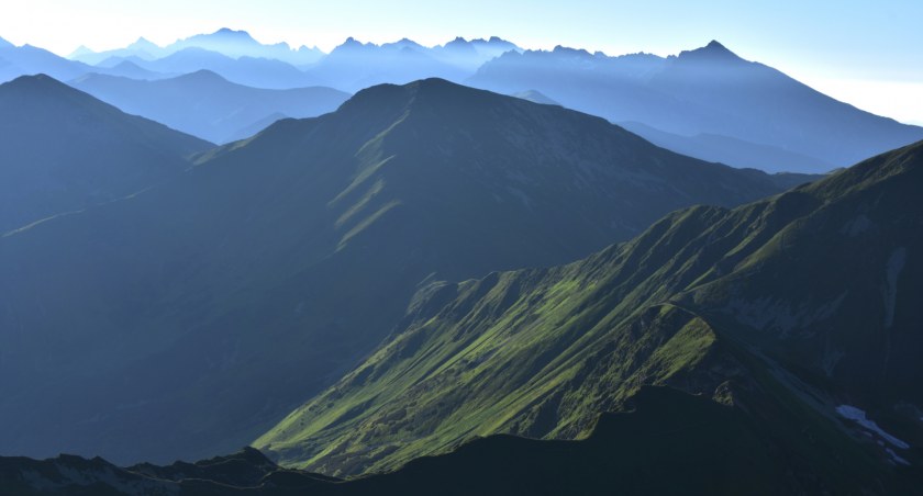 Widok w kierunku Tatr Wysokich, na horyzoncie m.in. Wysoka, Gerlach i Krywań. Zdjęcie Albin Marciniak