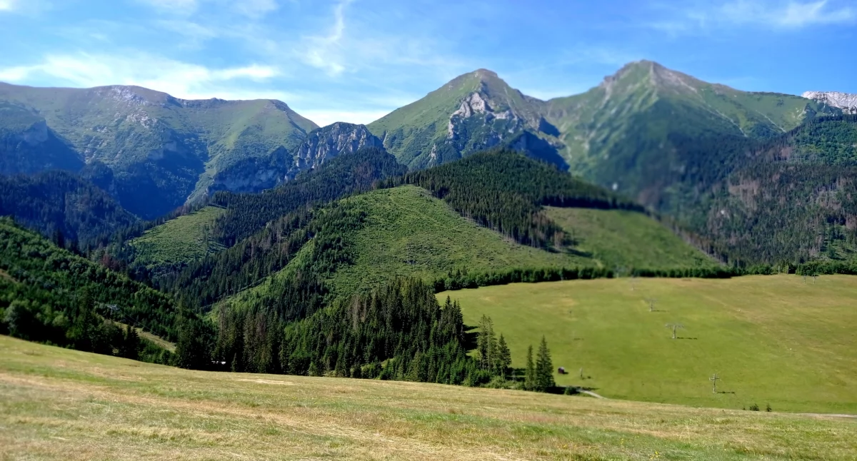 Widok na Tatry Bielskie od strony miejscowości Zdziar, zdjęcie Magdalena Przysiwek