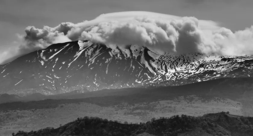 Widok na Etnę towarzyszył mi przez kilka dni wędrówki. Zdjęcie Konrad Tulej
