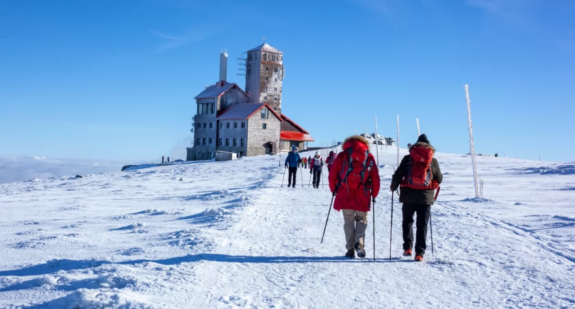 W drodze na Śnieżne Kotły. Zdjęcie Adobe Stock