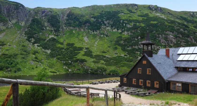 Schronisko Samotnia. Zdjęcie Adobe Stock