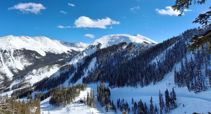 Widok na Kachinę, najwyższy szczyt leżący w granicach Taos Ski Valley. Zdjęcie Jędrzej Słodkowski