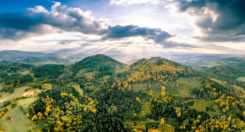 Sokolik i Krzyżna Góra. Zdjęcie Adobe Stock