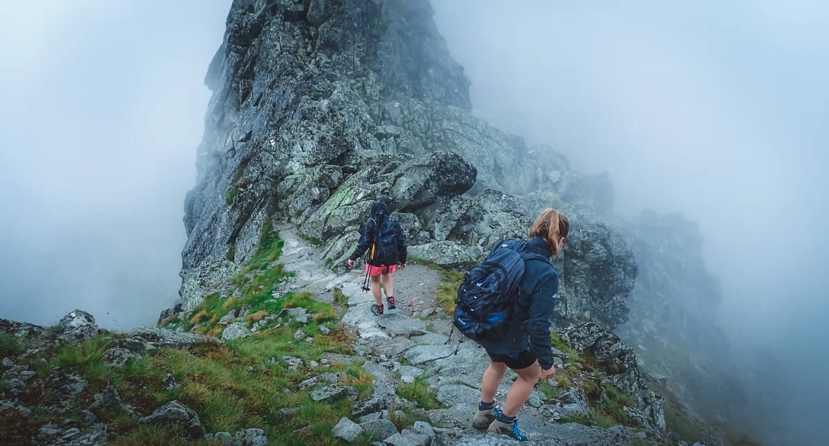 Spacer Grania Granatów we mgle. Fot. Kamil Gucwa
