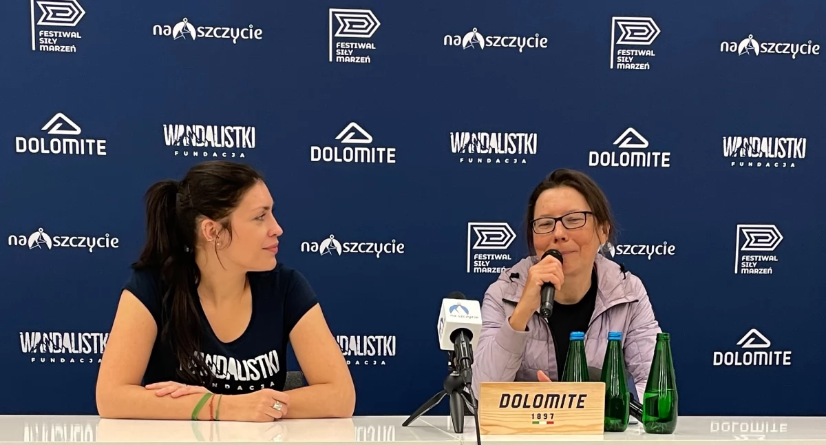 Dorota Rasińska-Samoćko. Po lewej stronie Daria Sieracka