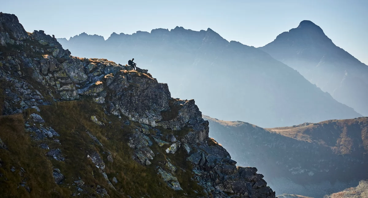 Najczęstszym grzechem turystów w Tatrach jest schodzenie ze szlaku, fot. Bartek Solik