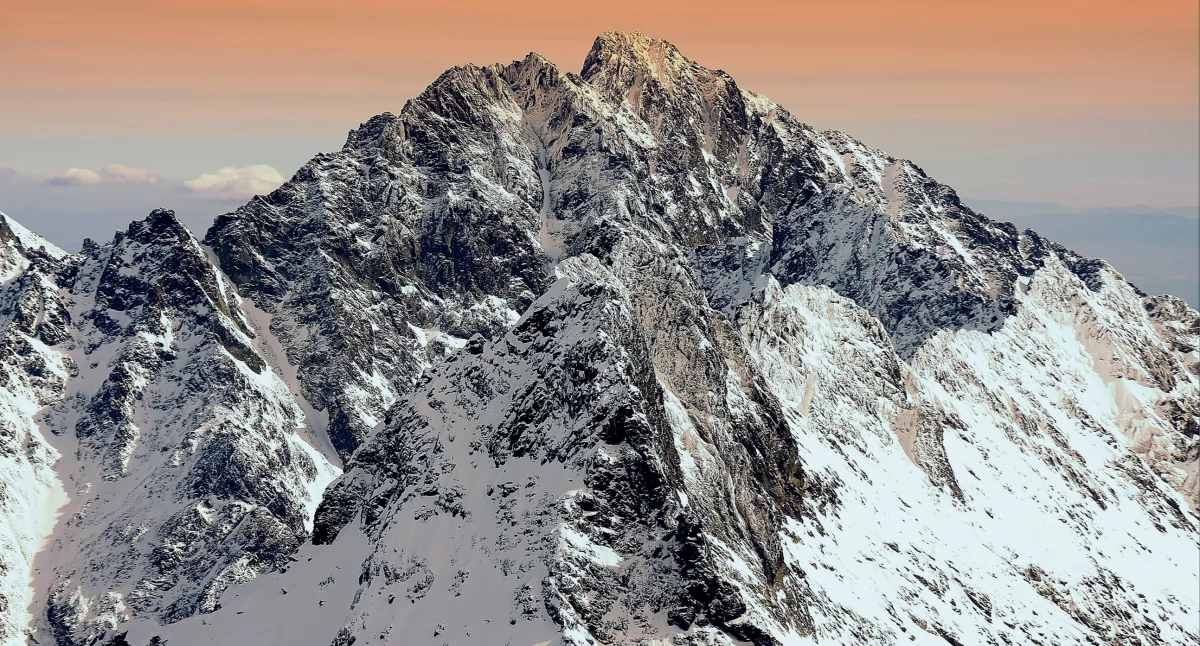 Tatrzański król Gerlach w zimowej scenerii, czyli widokowa nagroda dla zdobywcy Rysów. Zdjęcie Przemysław Piegza