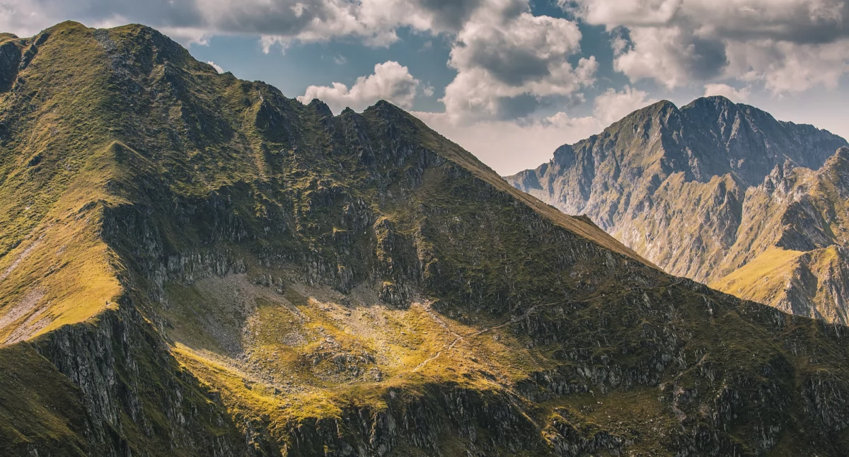 Budowa gór sprawia, że wydaje się nam, iż obcujemy w nowej, nieznanej części Tatr, zdjęcie Grzegorz Stodolny