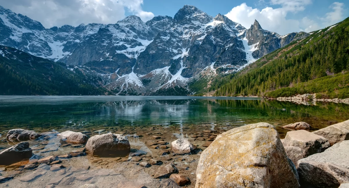 Nawet w maju w wyższych partiach Alp czy Tatrach panują warunki zimowe. Fot great_photos, Adobe Stock