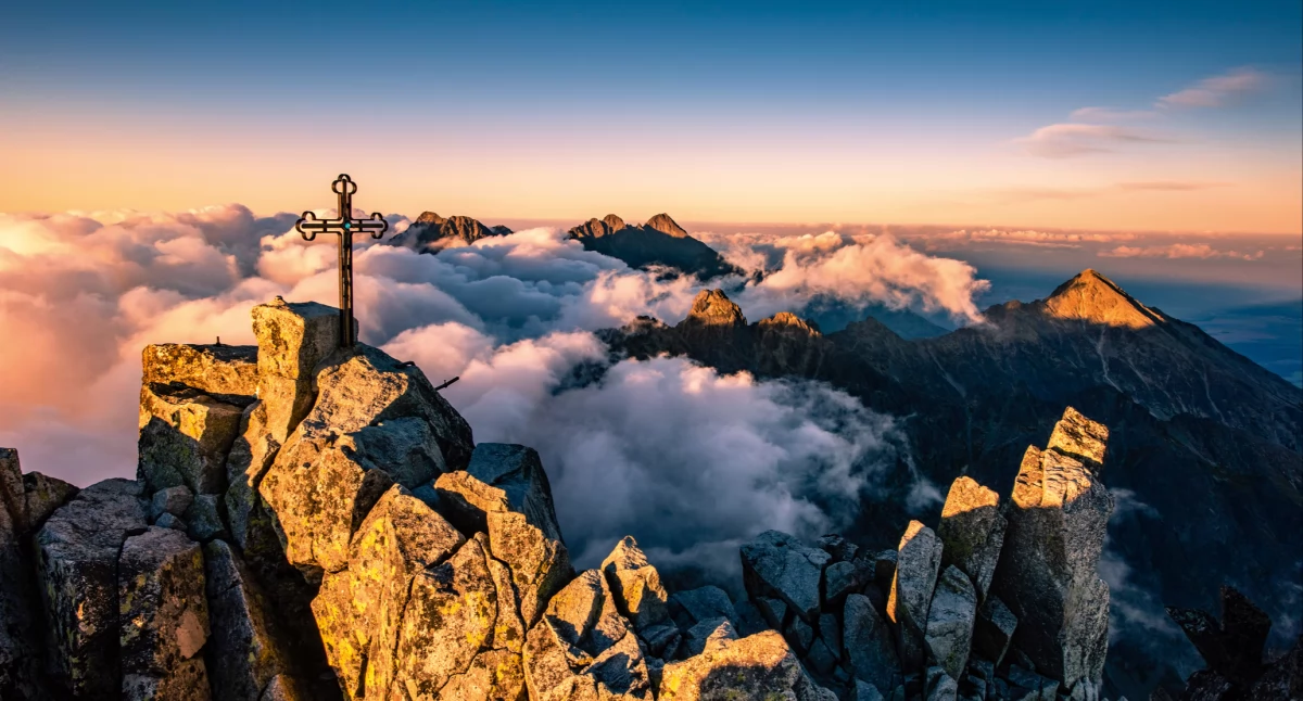 Tatry Słowackie, krzyż na szczycie (2655 m n.p.m.), wyżej w Tatrach wejść się nie da. Zdjęcie Bogdan Bafia Fotografia