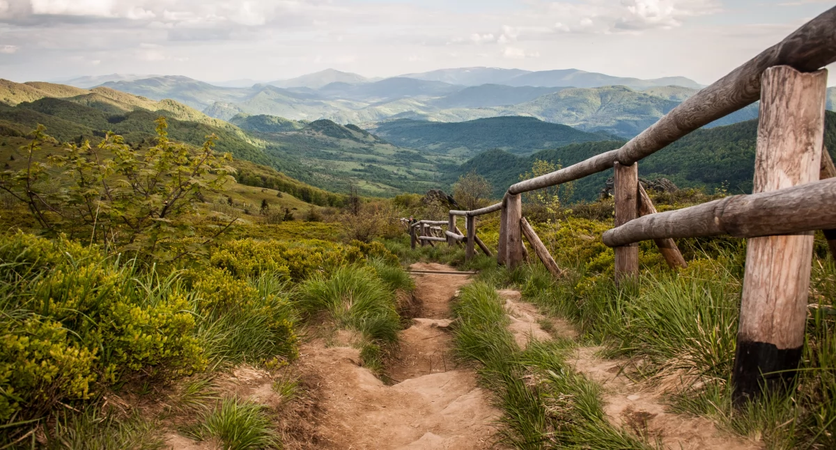 Piękne widoki podczas wędrówki Głównym Szlakiem Beskidzkim, fot. Łukasz Połuboczek