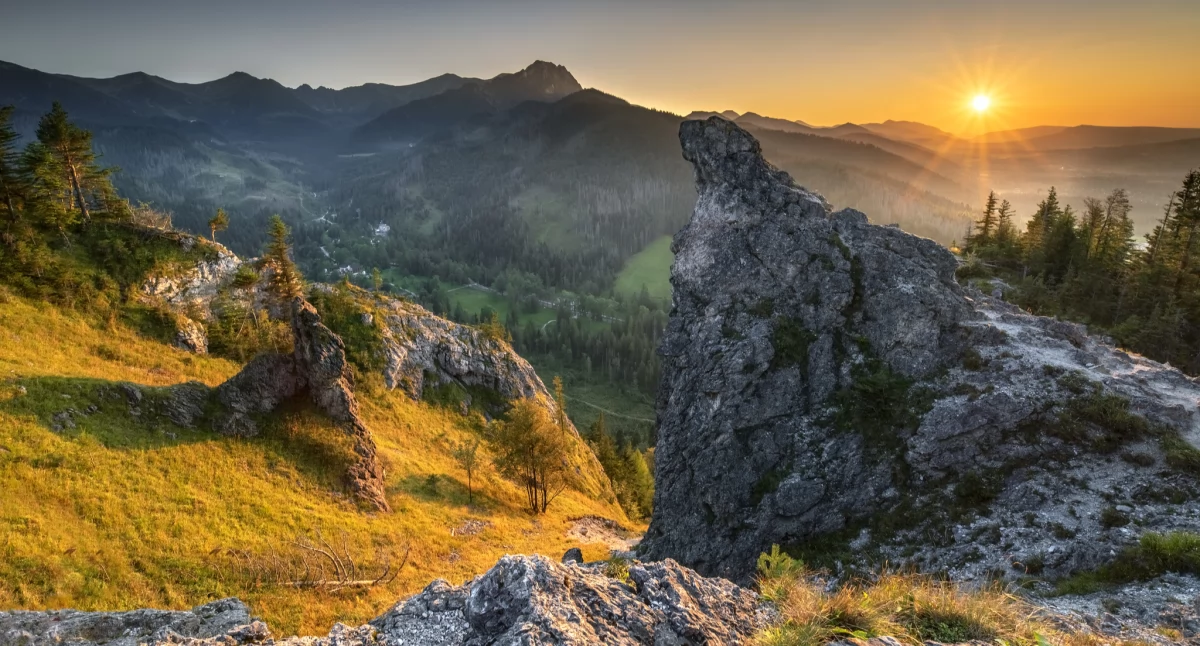 Z niepozornego Nosala też można dostrzec piękno Tatr. | Fot. Adobe Stock