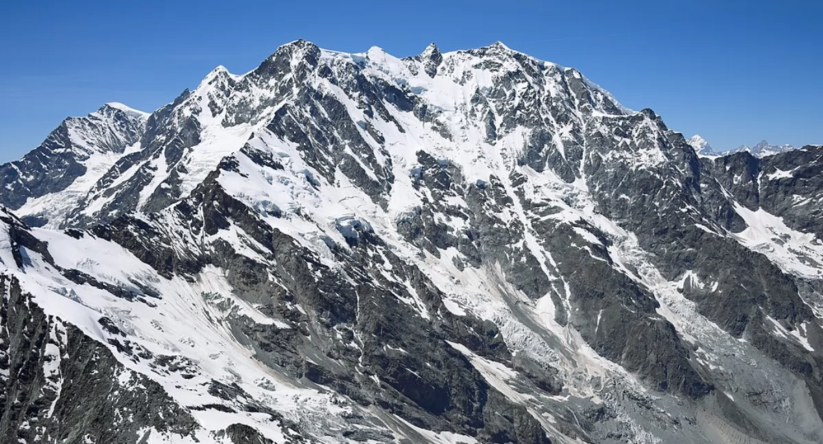 Wschodnia ściana masywu Monte Rosa | Fot. Carsten Steger, CC BY-SA 4.0 via Wikimedia Commons