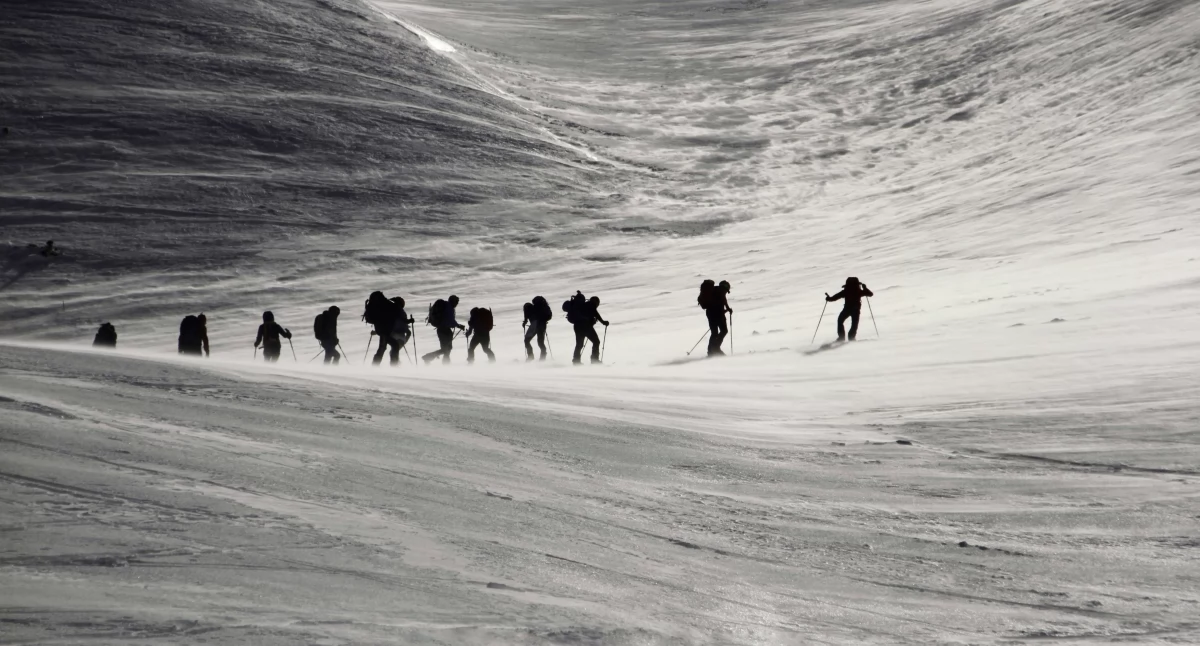 Zimowe Tatry na skiturach to zupełnie inna przygoda niż letnie wędrówki. Fot. Przemysław Piegza