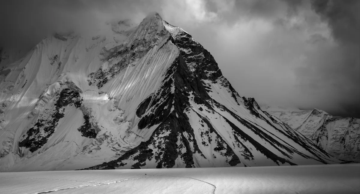 W drodze do Ali Camp | Fot. Tomasz Przychodzień