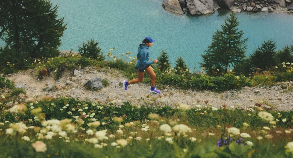 Buty do biegania, ASICS Trabuco butów trailowych leśne ścieżki góry - zdjęcie, fotografia