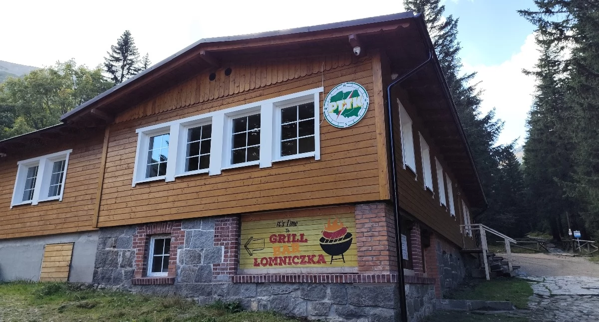 Schronisko nad Łomniczką jesienią 2025 roku | Fot. Tomasz Cylka