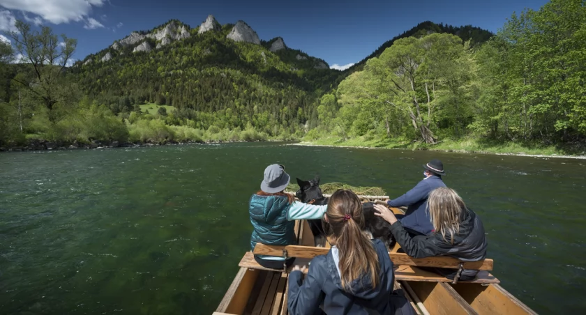 Spływ Dunajcem z kultowym widokiem na Trzy Korony. Zdjęcie Karol Nienartowicz