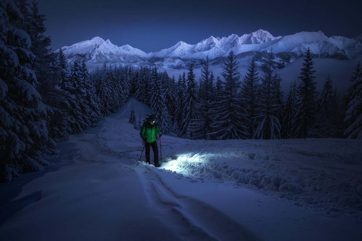 Podejście z Rusinowej Polany na Gęsią Szyję. W tle Tatry Wysokie, zdjęcie Kuba Witos