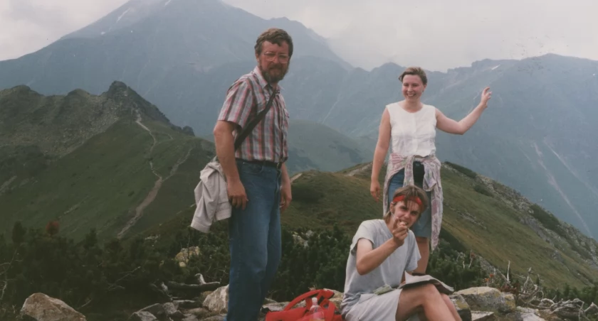 Rok 1994 na grani Ornaku. Na zdjęciu autor tekstu z tatą oraz Moniką, znajomą z Warszawy. Zdjęcie Adam Szydłak