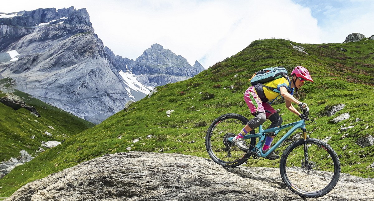 Szwajcaria, Alpy Zachodnie, skalny zjazd poniżej Tschingelhörner. Zdjęcie Mateusz Wojtas