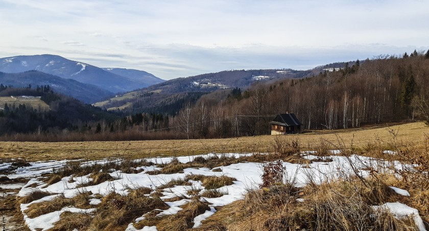 Beskid Śląski, pasmo Równicy, szlak jest bogaty w piękne panoramy. Zdjęcie Magdalena Przysiwek