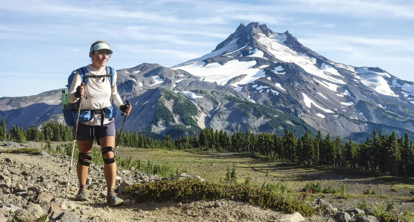 Agnieszka Dziadek na tle wulkanu Mount Jefferson (3199 m n.p.m.) Zdjęcie z archiwum Agnieszki Dziadek