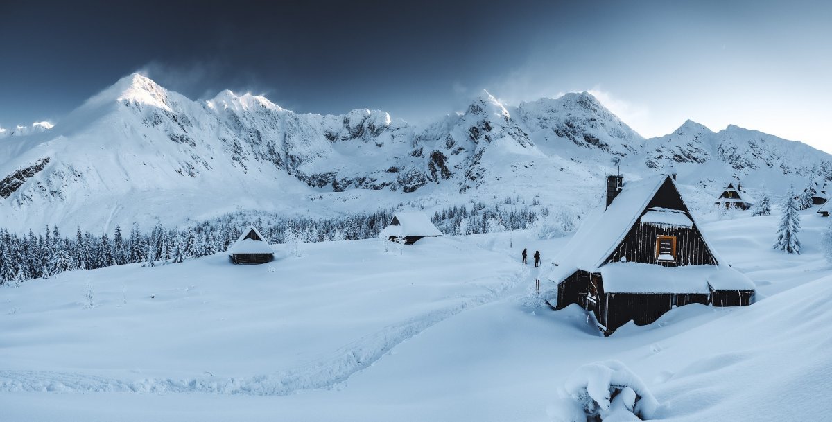 Tatry, widok na Orlą Perć z Betlejemką na pierwszym planie. Zdjęcie Kuba Witos