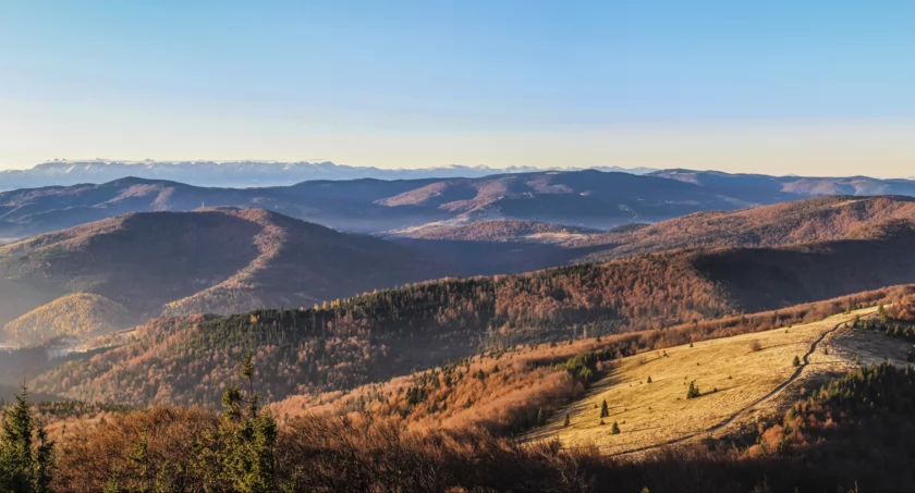 Beskid Wyspowy, widokowa nagroda dla zdobywców Mogielicy - od Polany Stumorgowej aż po Tatry. Zdjęcie gorydlaciebie.pl