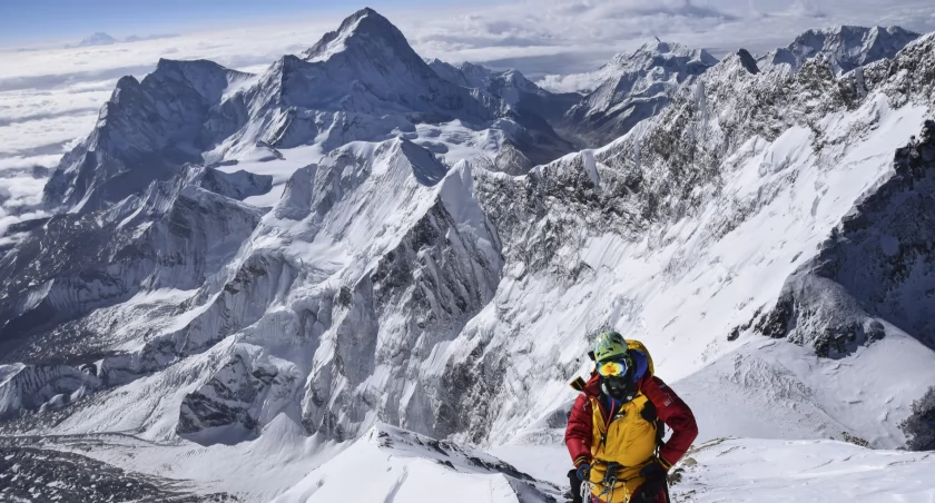 Magdalena Gorzkowska, atak szczytowy na Everest, w tle Makalu. Zdjęcie z archiwum Magdaleny Gorzkowskiej