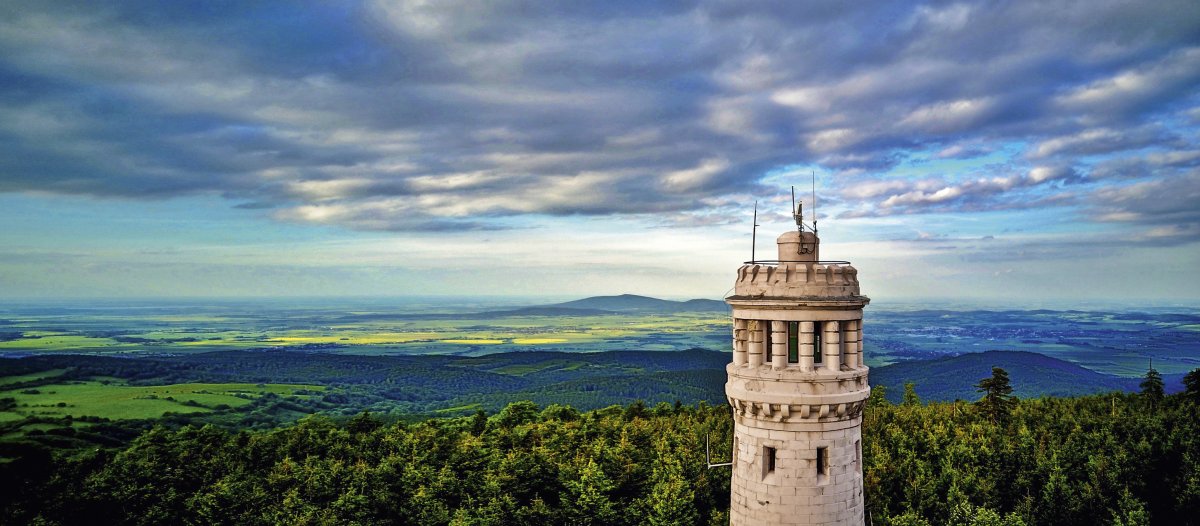 Wieża na Wielkiej Sowie to obowiązkowy punkt wycieczek w okolicy Fot Piotr Skrzyszewski