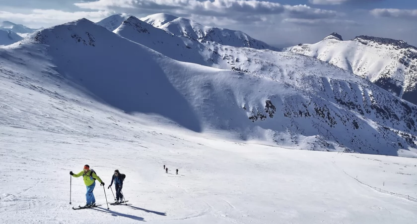 Podejście na Kasprowy Wierch, w tle Tatry Zachodnie. Zdjęcie Przemysław Piegza
