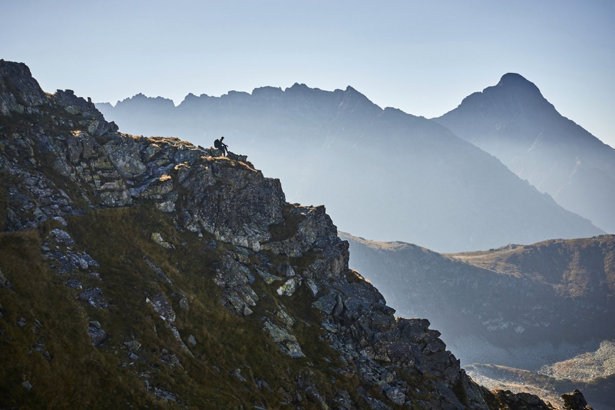 Najczęstszym grzechem turystów w Tatrach jest schodzenie ze szlaku, fot. Bartek Solik
