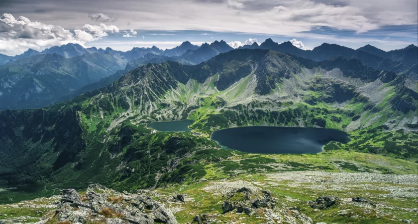 Zapierająca dech w piersiach panorama ze szczytu Koziego Wierchu. Zdjęcie Karol Nienartowicz