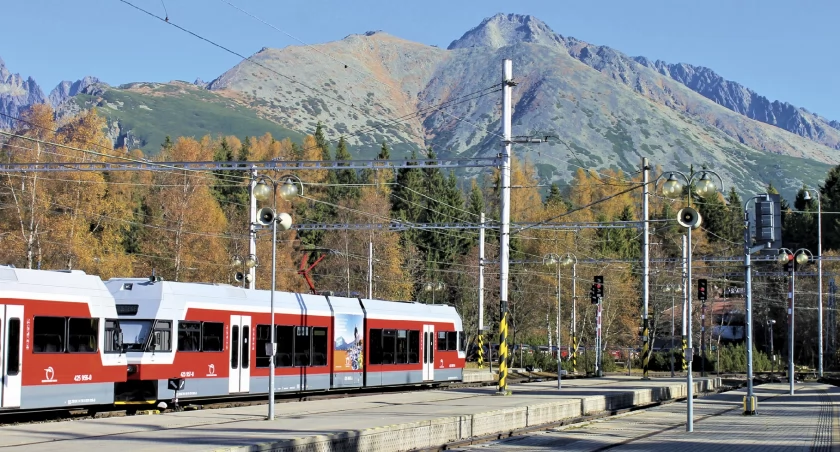 Kolejka u podnóża Tatr. Zdjęcie Dominika Stefkova