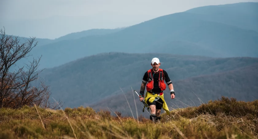 Grzegorz Dziszkiewicz na szlaku. Zdjęcie Paweł Zając / ULTRAZAJONC