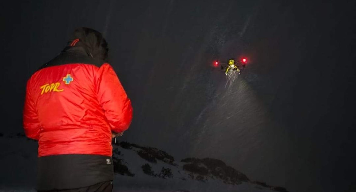 Ewakuacja turystów na Pośredniej Turni. Fot. A Górka / TOPR