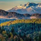Panorama z Przełęczy Gromadzkiej na Tatry Bielskie i Wysokie oraz Pieniny Małe. Fot....