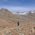 Panorama z trasy zejściowej z Guslarspitze w stronę Vernagthütte. Po prawej stronie...