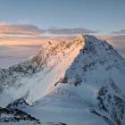 Lhotse i przełęcz Południowa oraz po lewej Makalu.