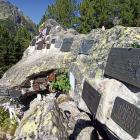 Jeśli uważnie się przypatrzymy, to znajdziemy m.in. tablicę upamiętniającą Wawrzyńca...