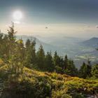 Zachód słońca w Beskidzie Śląsko-Morawskim z Radhostem w oddali | Fot. Adobe Stock