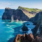 Portugalia Madera Dostępu do wyspy bronią strome klify na Półwyspie-św. Wawrzyńca...