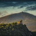  Spojrzenie na Śnieżkę od północy z Zamkiem Chojnik na pierwszym planie. Fot. Rafał...