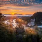 Wschód słońca z Obłazowej. Widok na Przełom Białki. Zdjęcie Adobe Stock