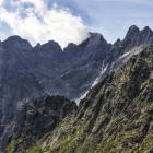 Podejście na Jagnięcy Szczyt oferuje niezapomniane widoki m.in. na Łomnicę i Kieżmarski...