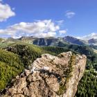 Z niepozornego Nosala też można dostrzec piękno Tatr. Zdjęcie Adobe Stock